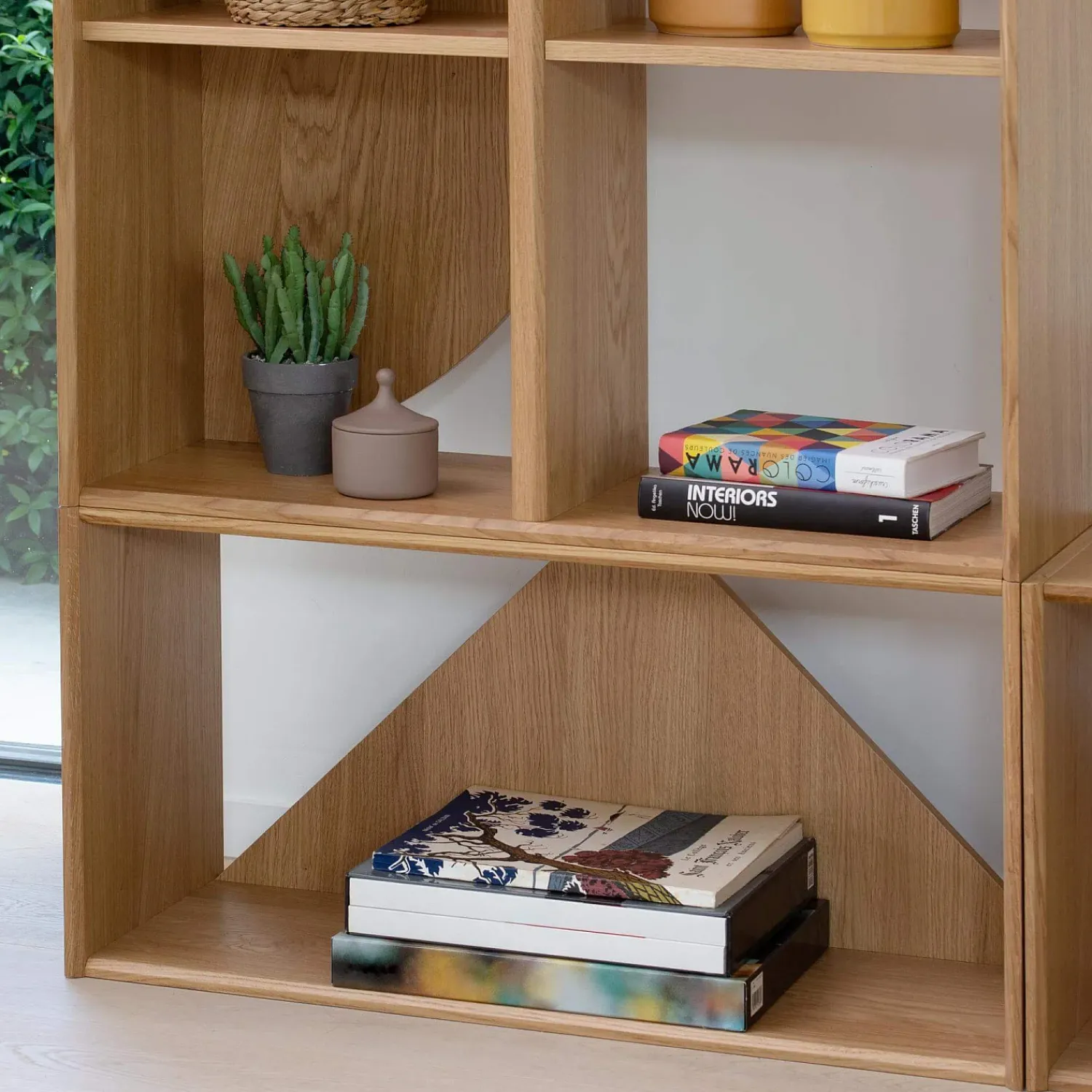 Habitat Uvy Outlet